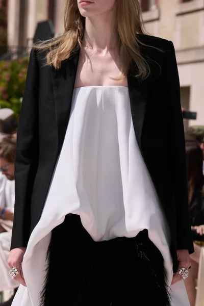 Look 28